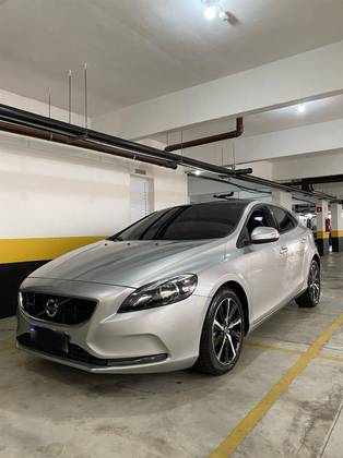 VOLVO V40 1.5 T3 KINETIC GASOLINA 4P AUTOMÁTICO VOLVO V40 1.5 T3 KINETIC GASOLINA 4P AUTOMÁTICO